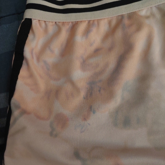 ADIDAS ORIGINALS 3 STRIPES FLORAL PASTEL SHORTY SHORTS - Picture 10 of 13